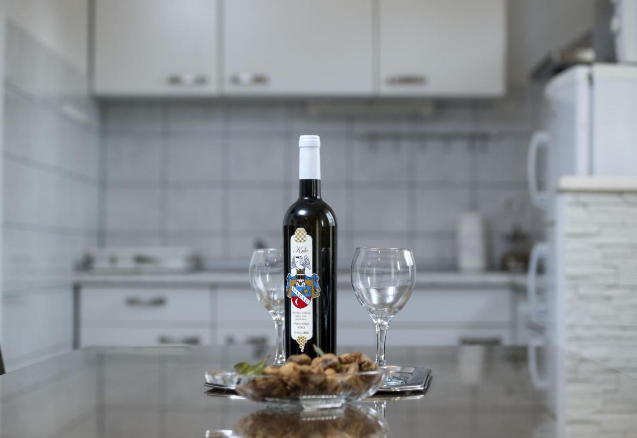 פודסטראנה Apartment Jelcic מראה חיצוני תמונה