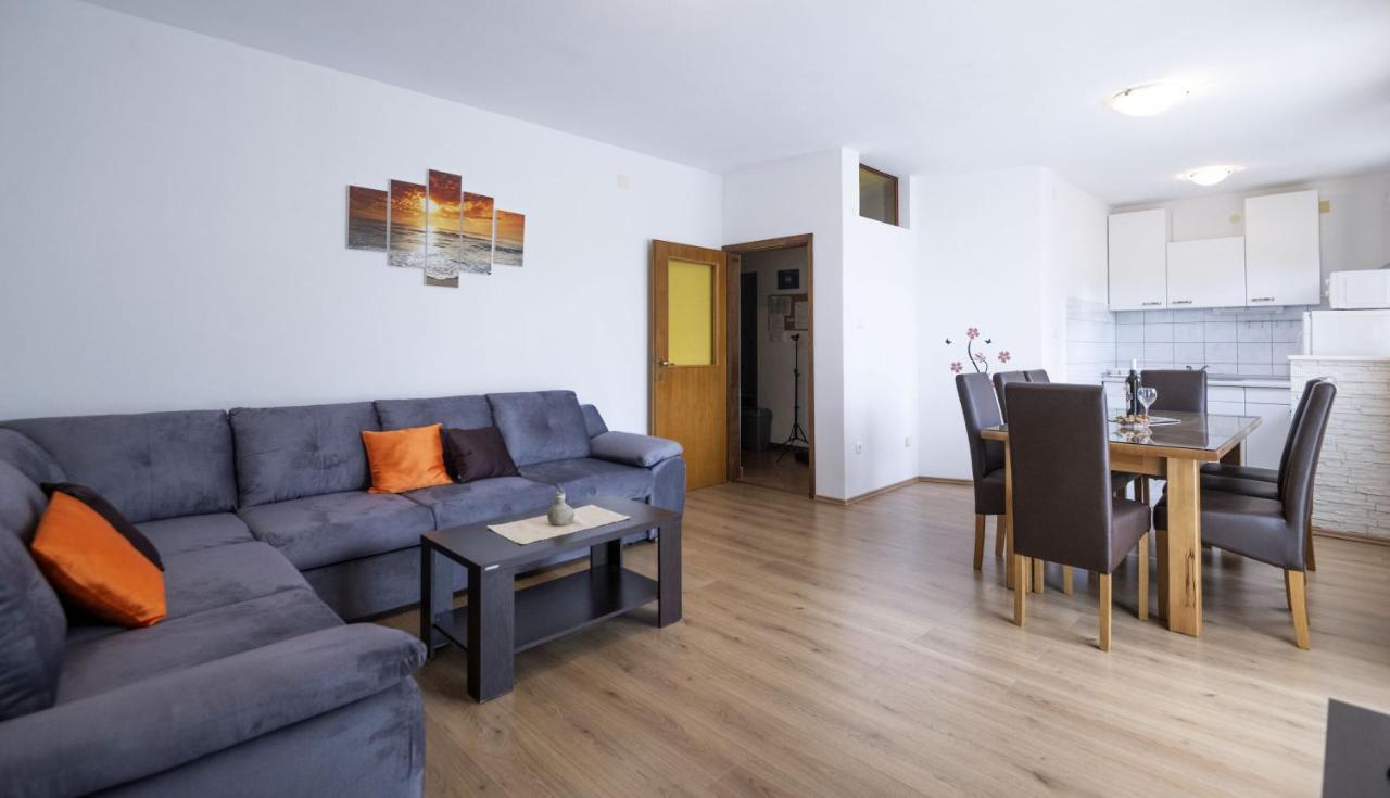 פודסטראנה Apartment Jelcic מראה חיצוני תמונה
